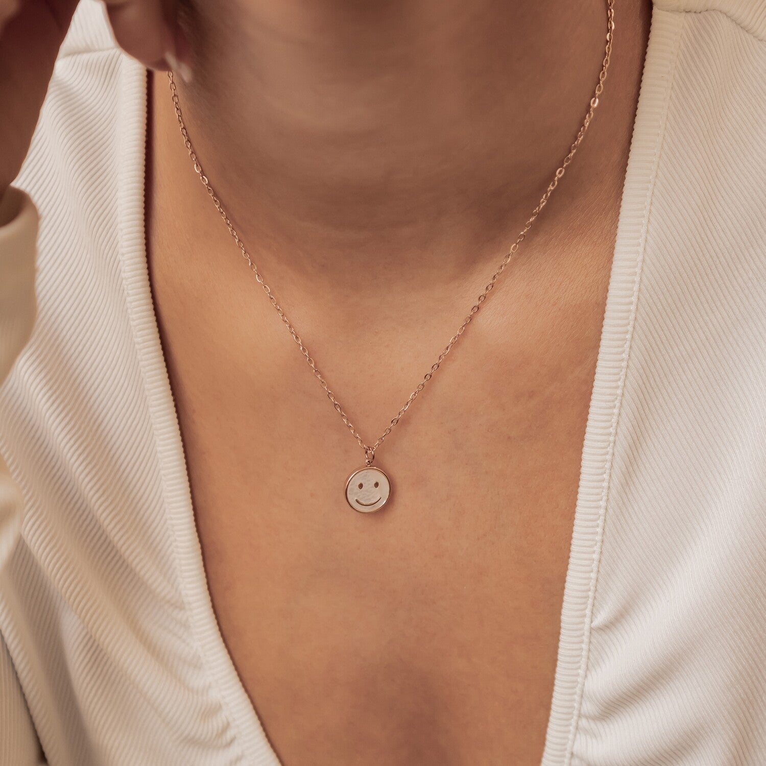 Shell Smiley Pendant Necklace Waterproof