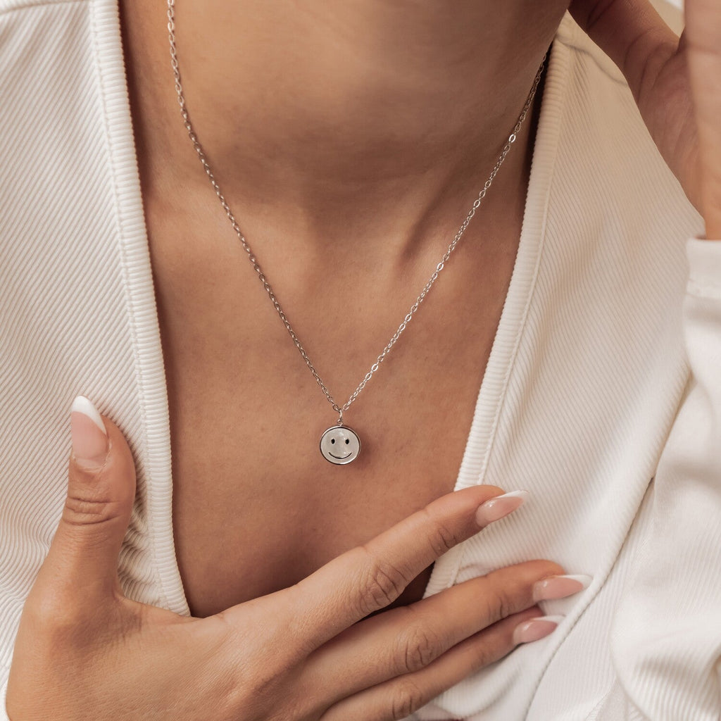 Shell Smiley Pendant Necklace Waterproof